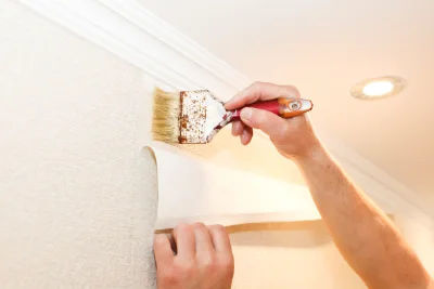 Pose de papier peint à Manerbe — revêtements muraux et toiles de verre